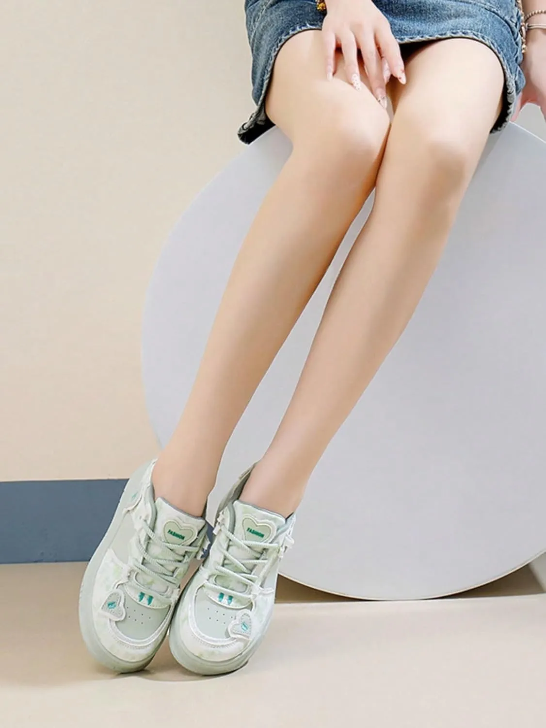 Canvas Y2K Heart Design Thick Sole Height Increasing Sneakers   for Students Casual Daily Wear   2025 Trendy Style Lightweight Comfortable White Shoes for Women