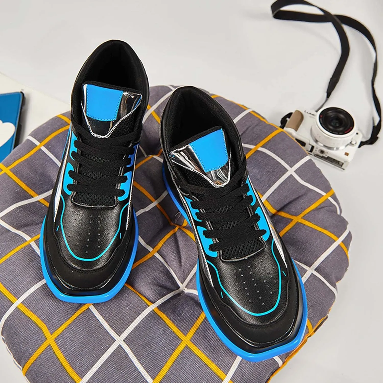 Men's High Top Skateboarding Shoes Fashion Sneakers Comfortable Thick Bottom Running Shoes Urban Casual Street Motorcycle Boots
