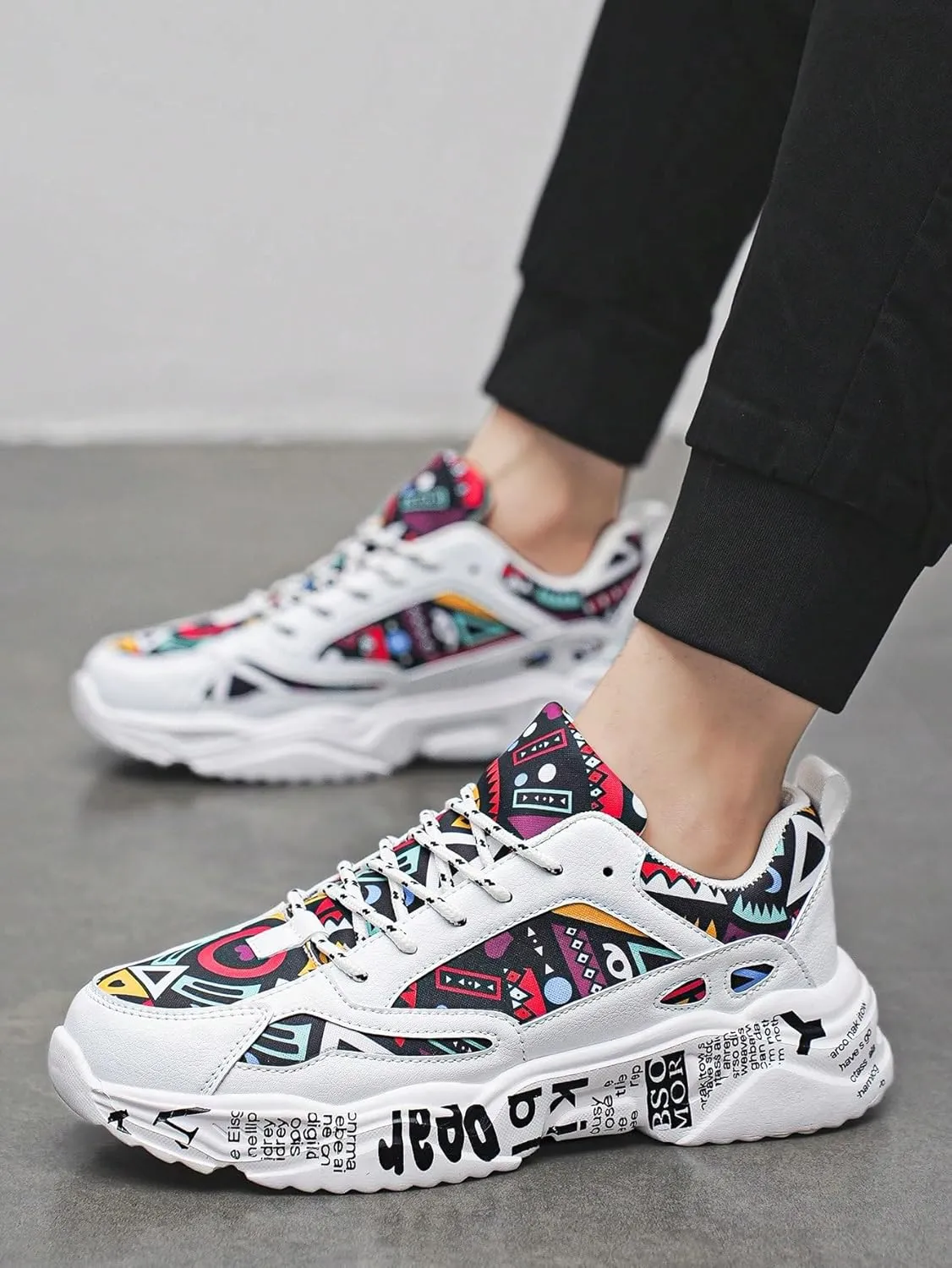 Men's White Thick-Soled Athletic Shoes With Graffiti Pattern, Lace-Up Front, Comfortable, Lightweight, Round Toe, Versatile, Breathable, Suitable For Walking, Casual, Sports And Campus Youth Style