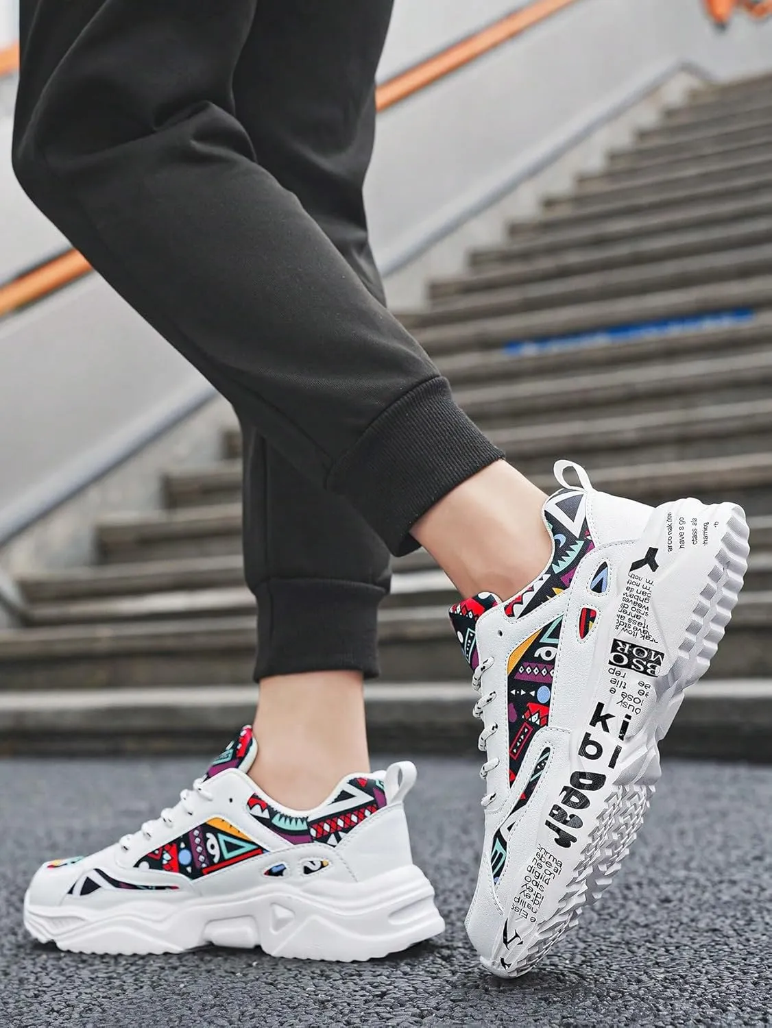 Men's White Thick-Soled Athletic Shoes With Graffiti Pattern, Lace-Up Front, Comfortable, Lightweight, Round Toe, Versatile, Breathable, Suitable For Walking, Casual, Sports And Campus Youth Style