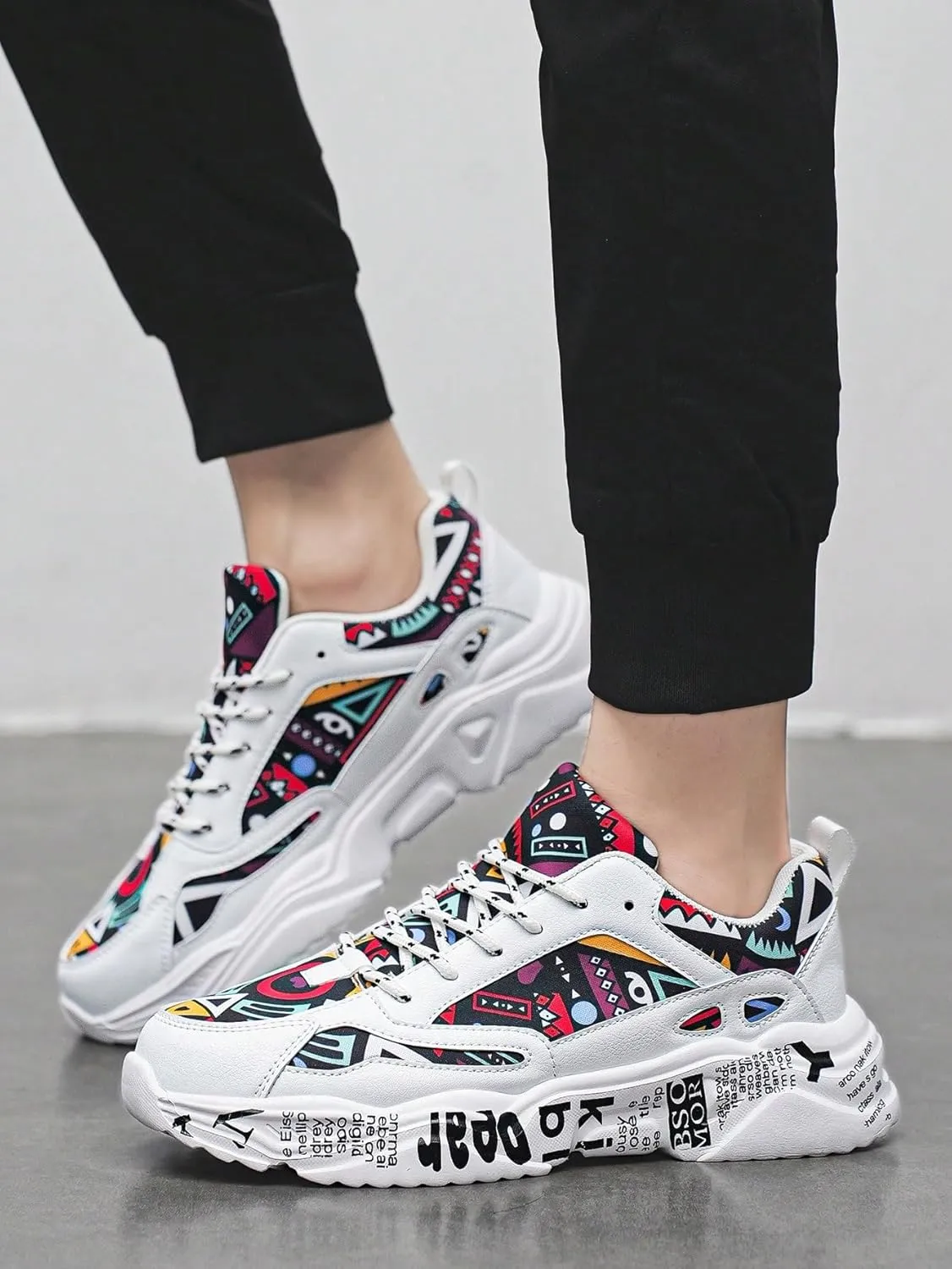 Men's White Thick-Soled Athletic Shoes With Graffiti Pattern, Lace-Up Front, Comfortable, Lightweight, Round Toe, Versatile, Breathable, Suitable For Walking, Casual, Sports And Campus Youth Style