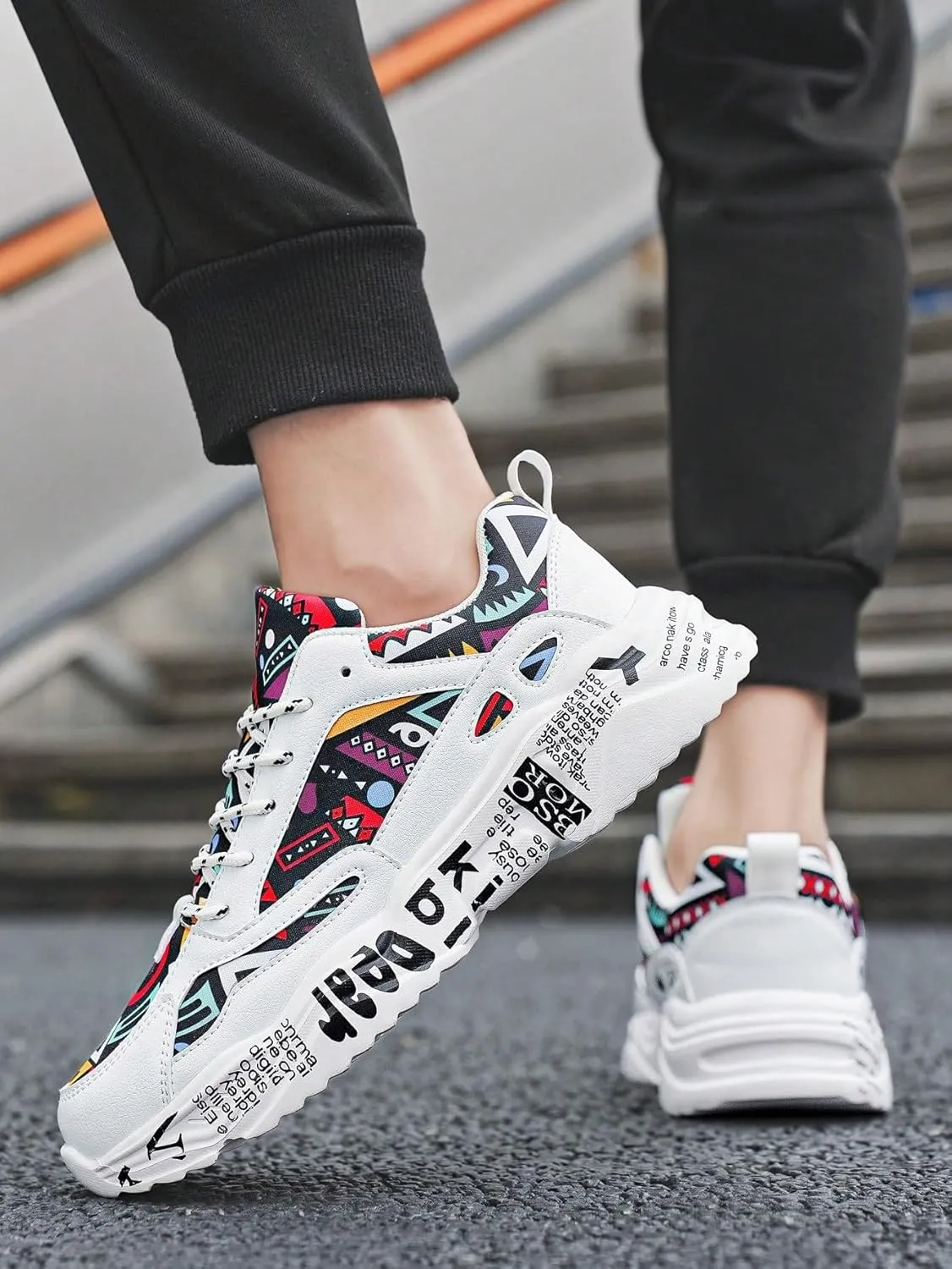 Men's White Thick-Soled Athletic Shoes With Graffiti Pattern, Lace-Up Front, Comfortable, Lightweight, Round Toe, Versatile, Breathable, Suitable For Walking, Casual, Sports And Campus Youth Style