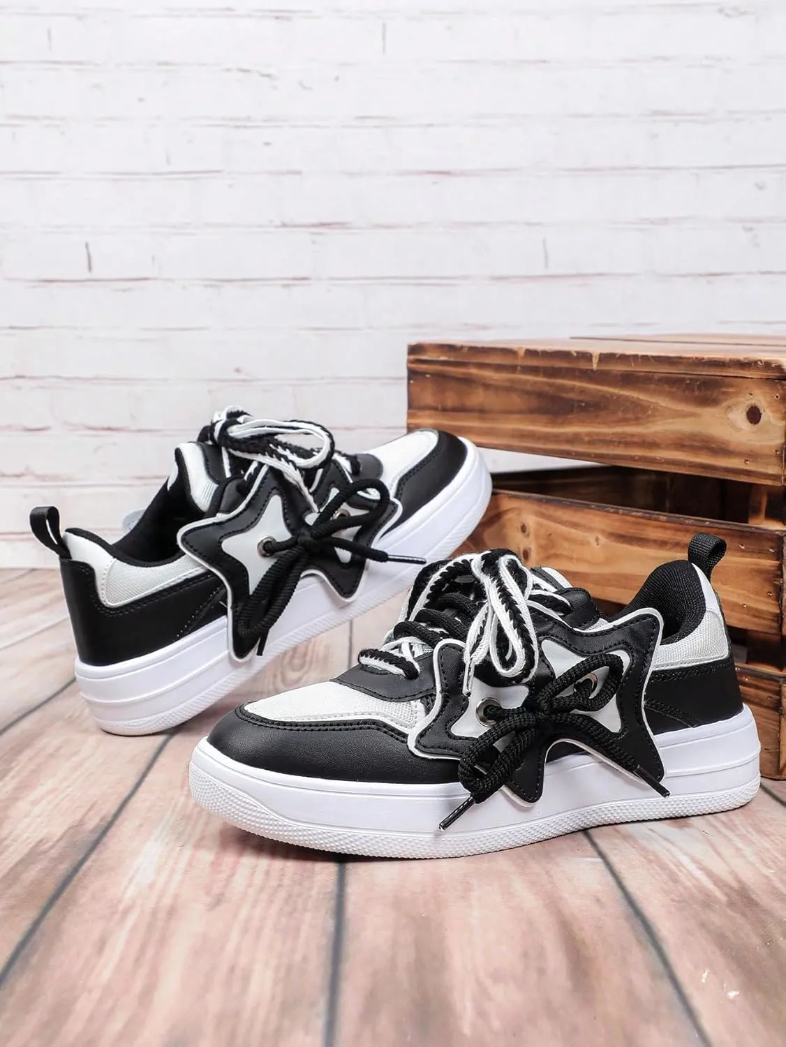 Star Trendy Color Block Chunky Platform Sneakers for Women Y2K Lace Up Thick Sole Streetwear Shoes for Daily Casual Looks with Bold Star Accent