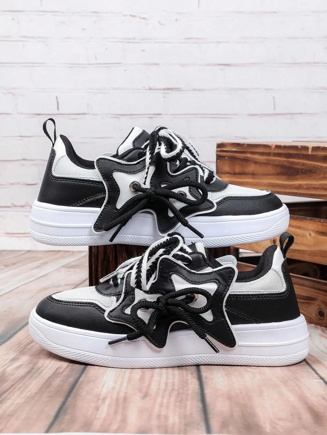 Star Trendy Color Block Chunky Platform Sneakers for Women Y2K Lace Up Thick Sole Streetwear Shoes for Daily Casual Looks with Bold Star Accent