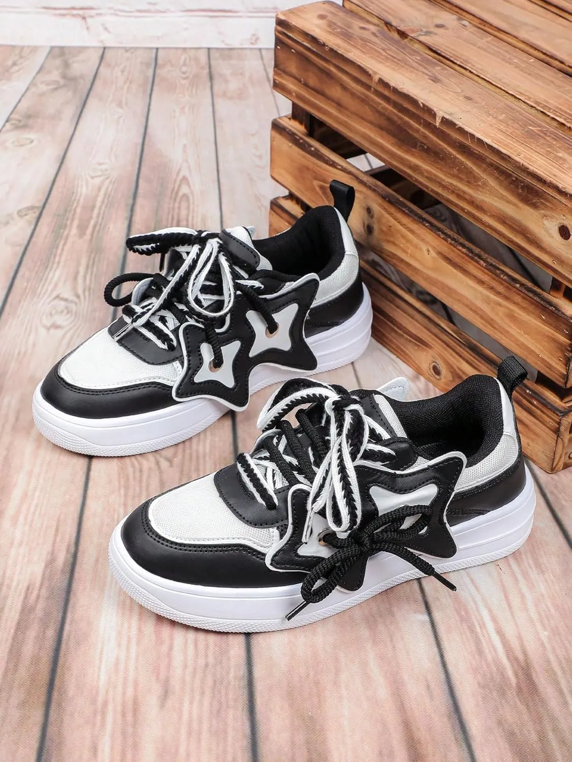 Star Trendy Color Block Chunky Platform Sneakers for Women Y2K Lace Up Thick Sole Streetwear Shoes for Daily Casual Looks with Bold Star Accent