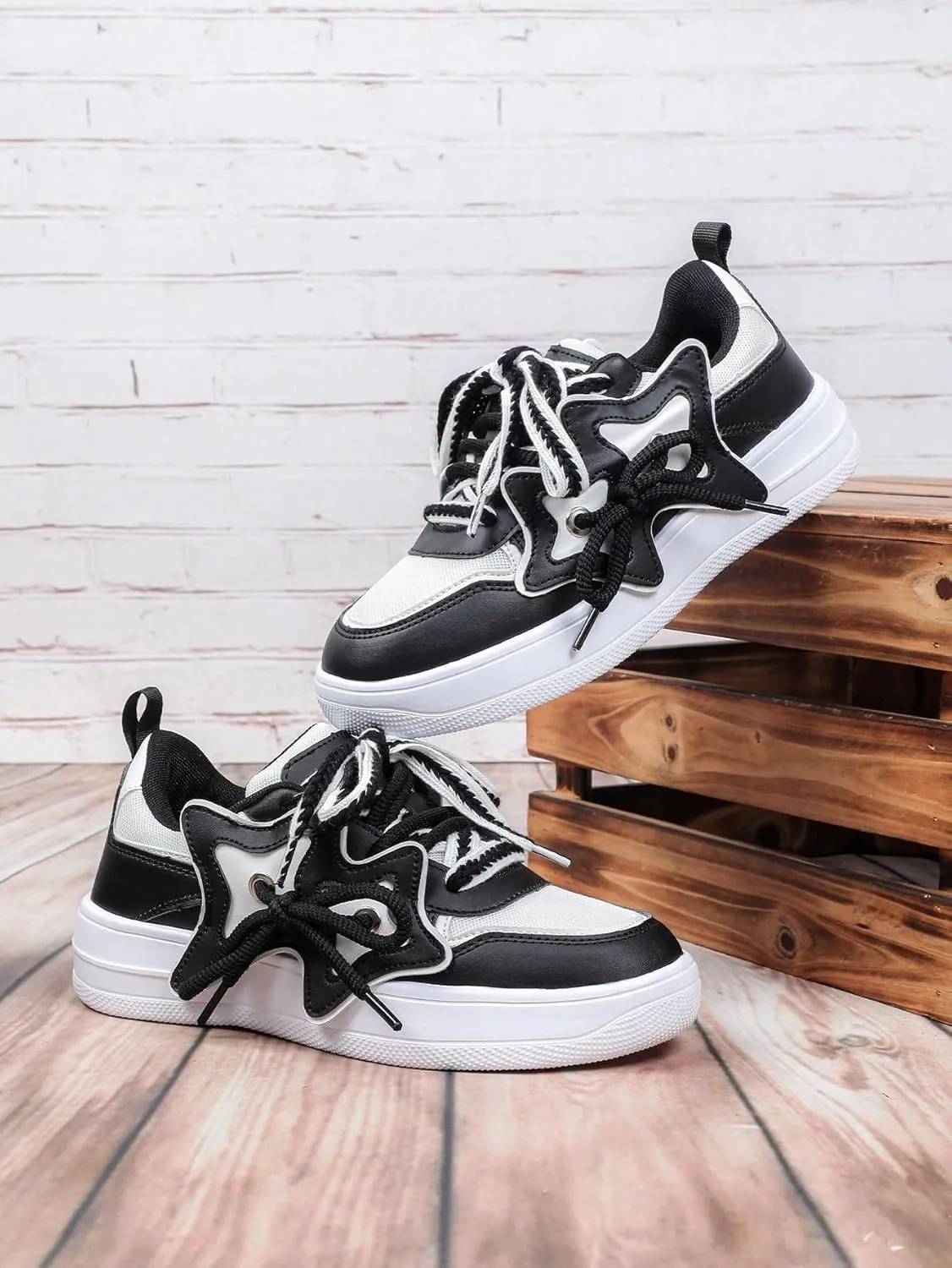 Star Trendy Color Block Chunky Platform Sneakers for Women Y2K Lace Up Thick Sole Streetwear Shoes for Daily Casual Looks with Bold Star Accent