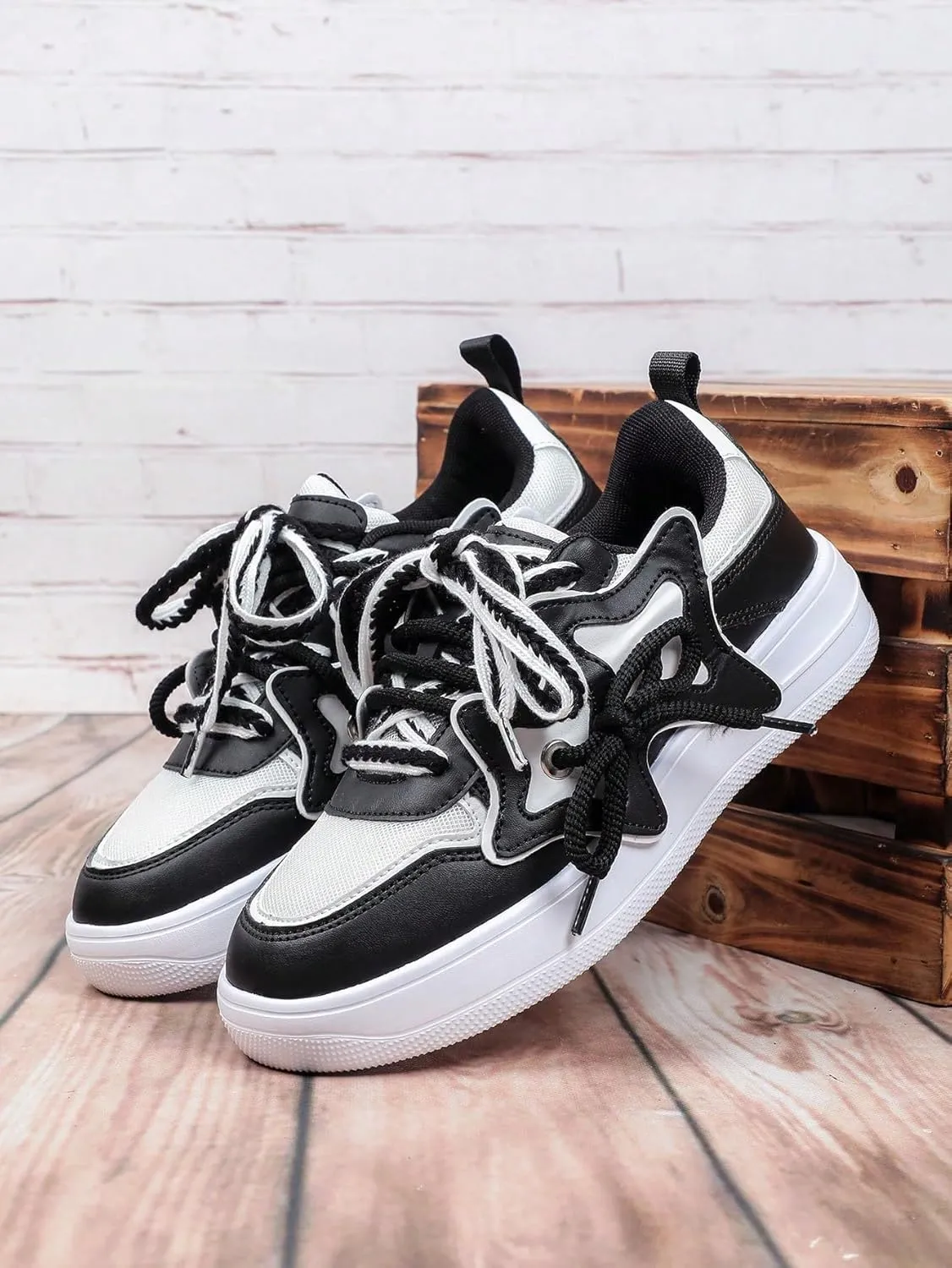 Star Trendy Color Block Chunky Platform Sneakers for Women Y2K Lace Up Thick Sole Streetwear Shoes for Daily Casual Looks with Bold Star Accent